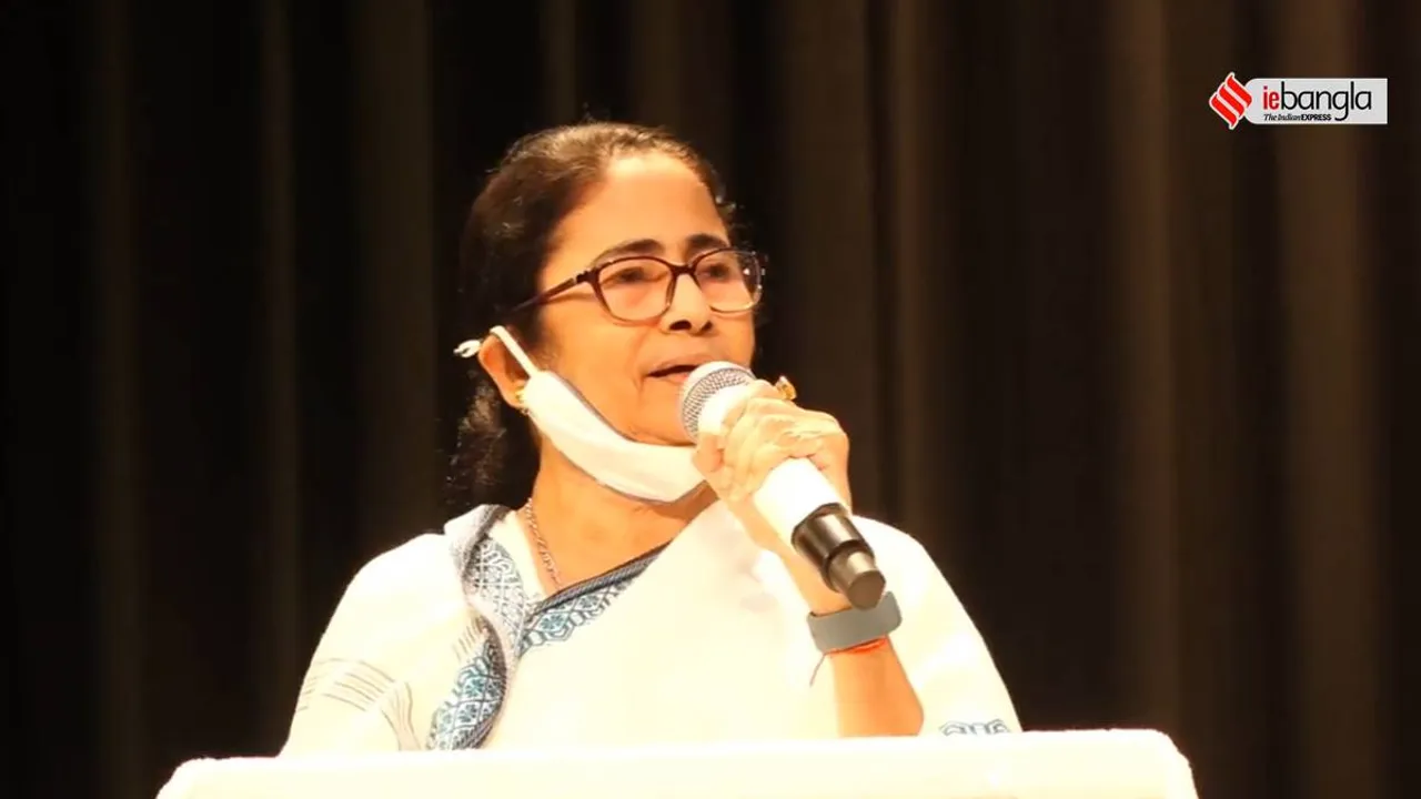 22 intelectual of west bengal Including Aparna sen, Koushik sen have send letter to cm mamata banerjee regarding few incidents