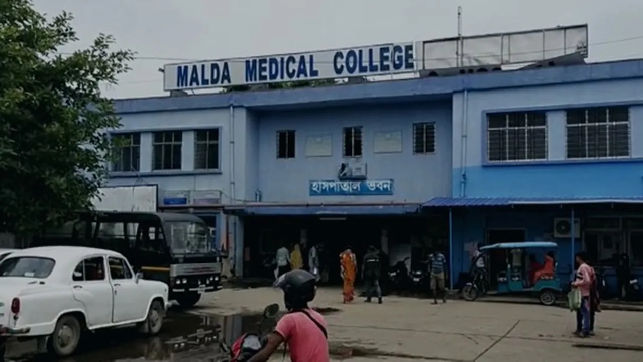 young lady fell from malda medical college hospital building and lost life