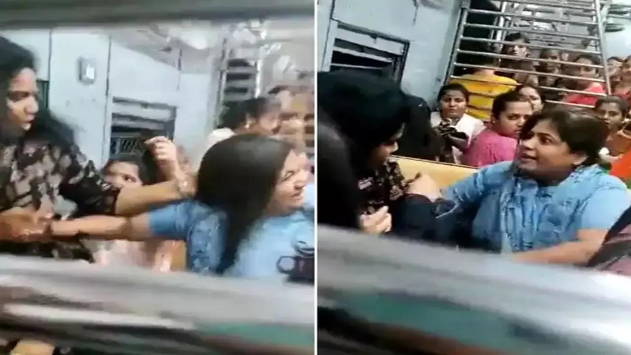 women metro fight, women fight video, viral video in hindi, viral today video, viral shocking video, viral news video, viral mumbai local train video, viral adda news, today trending video, nbt viral, fight viral video, aaj ka viral video