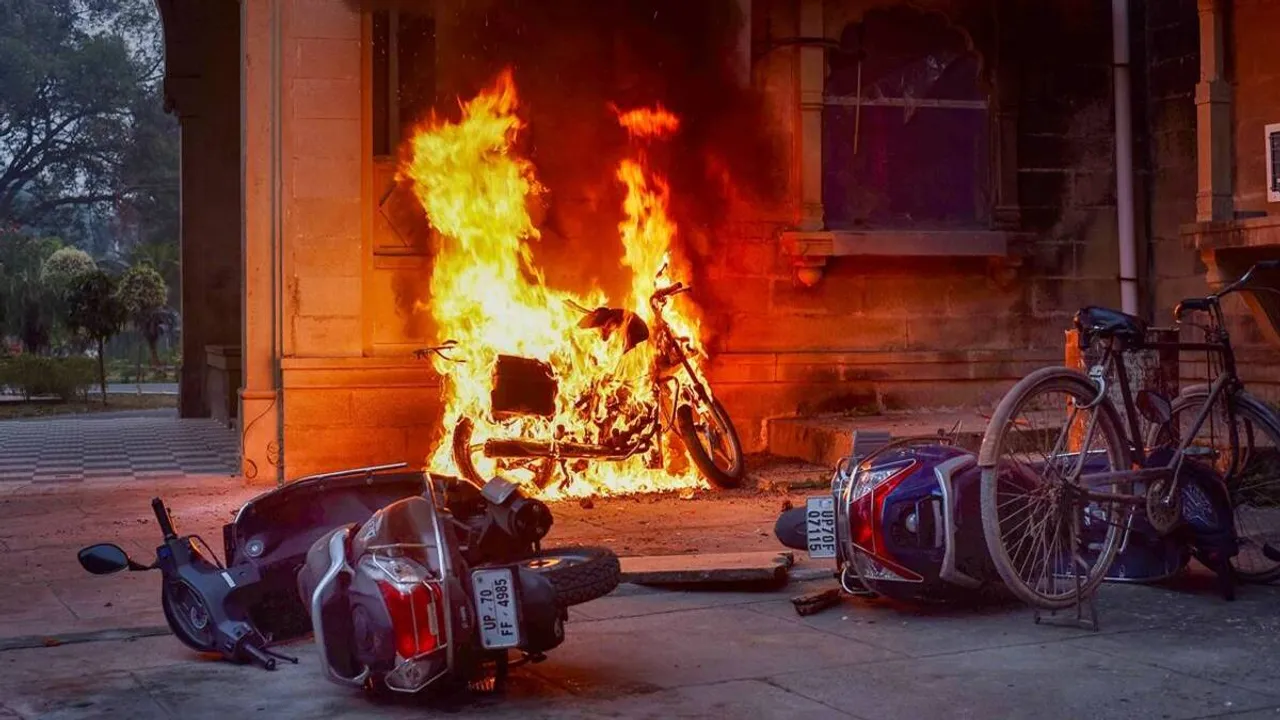 Violence, arson as Allahabad varsity students clash with security guards; classes suspended