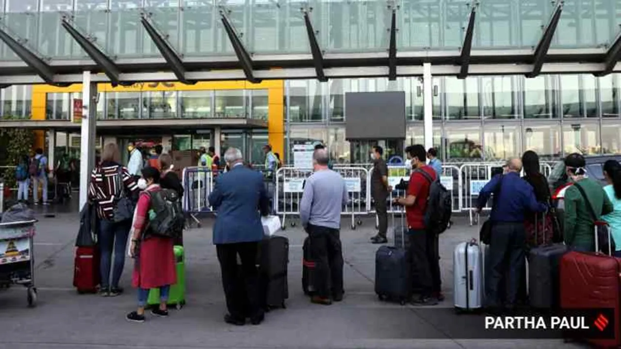 Corona kolkata dumdum airport, কলকাতায় করোনা আতঙ্ক, বিমানবন্দরে র‌্যাপিড টেস্টে দু'জনের দেহে মিলল জীবীণু