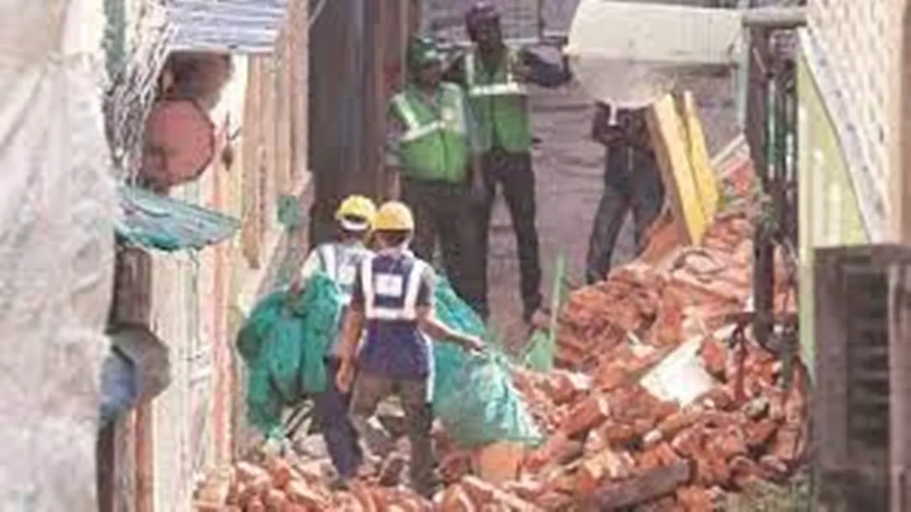 part of kolkata Boubazar market collapsed