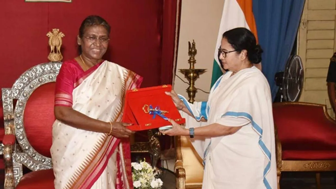 President Droupadi Murmu gifted key of Raj Bhawan to CM Mamata Banerjee