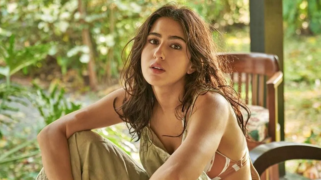 Sara Ali Khan, Sara Ali Khan trolled, Sara Ali Khan airport, Saif Kareena, Bollywood news, সারা আলি খান, সারা আলি খান ট্রোলড, বিমানবন্দরে সারা, সইফ-কন্যা, সইফ আলি খান, সইফ করিনা, বলিউডের খবর