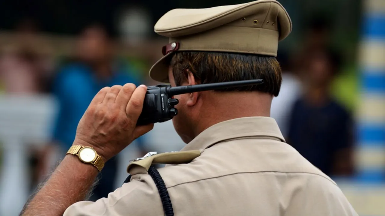 4 police personel has been closed in maldah adibasi women torture case