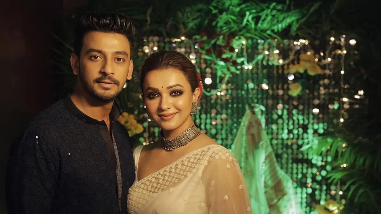 bonny sengupta, kaushani mukherjee, bonny kaushani, bonny CBI, kaushani bonny relationship, বনি-কৌশানি, বনি-কৌশানির সম্পর্ক, bonny CBI case, Bonny SSC Scam, BOnny west bengal Scam, বনি-কৌশানির বিয়ে, বনি-কৌশানির প্রেম