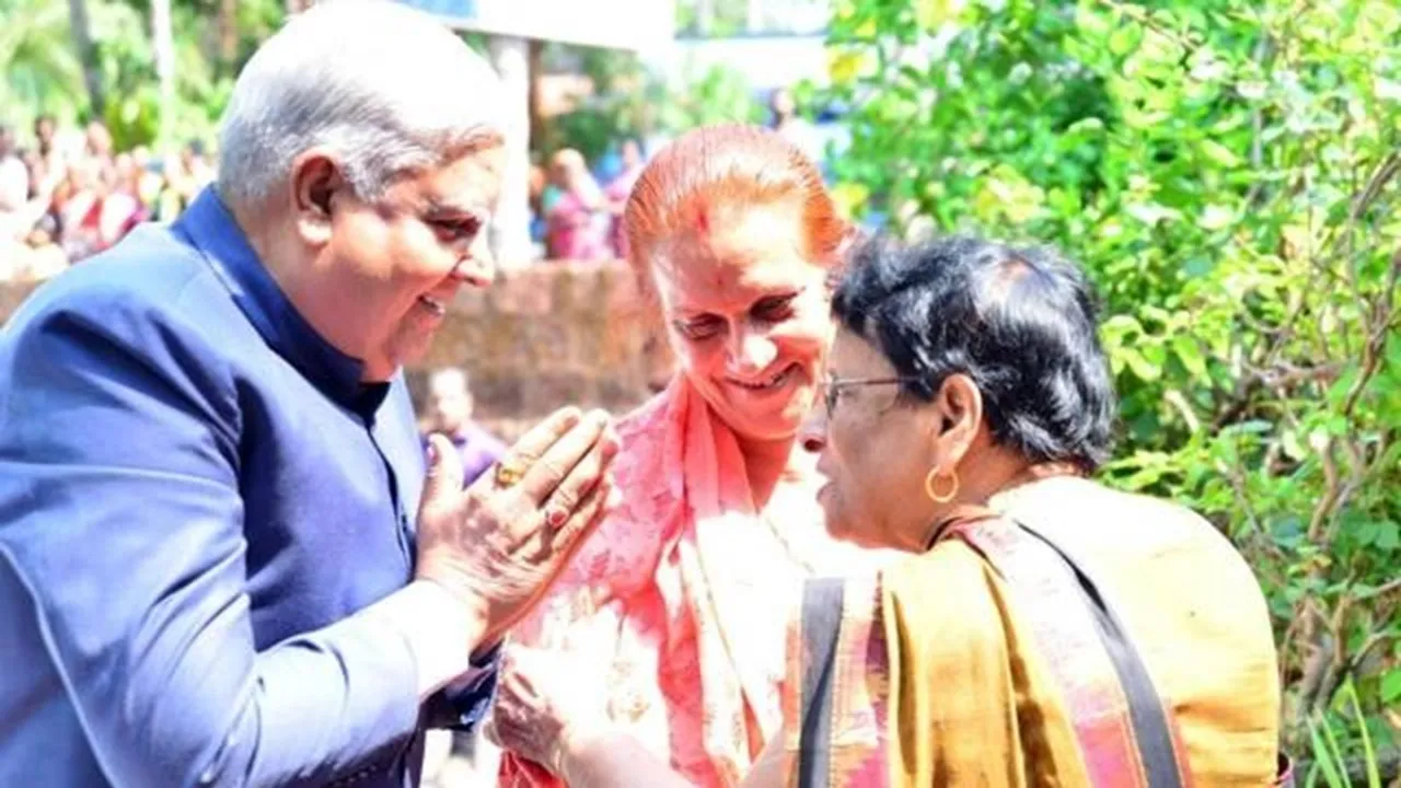 jAGDEEP dHANKHAR WITH HIS TEACHER