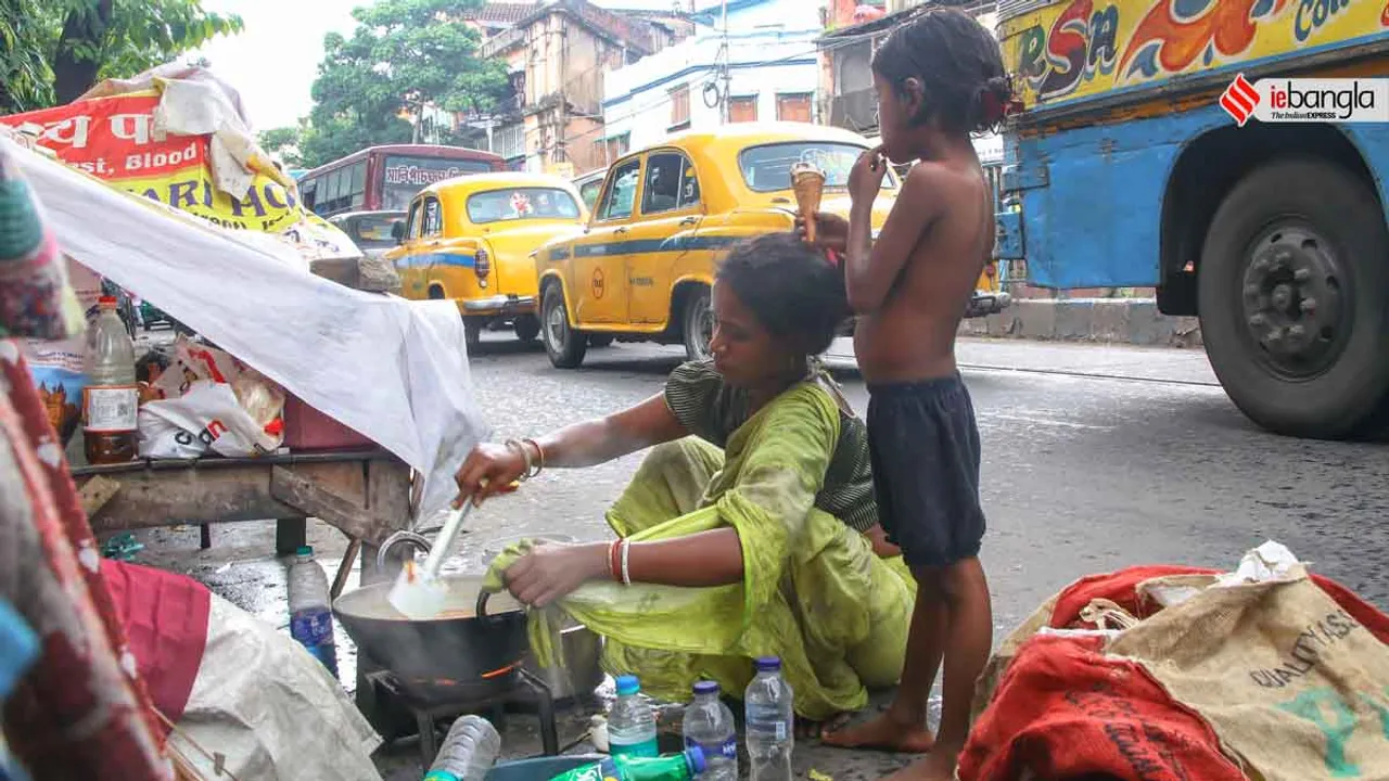 kolkatas footpath panchali , এ শহরের ছিন্নমূল মানুষের ঘরই যখন ফুটপাত