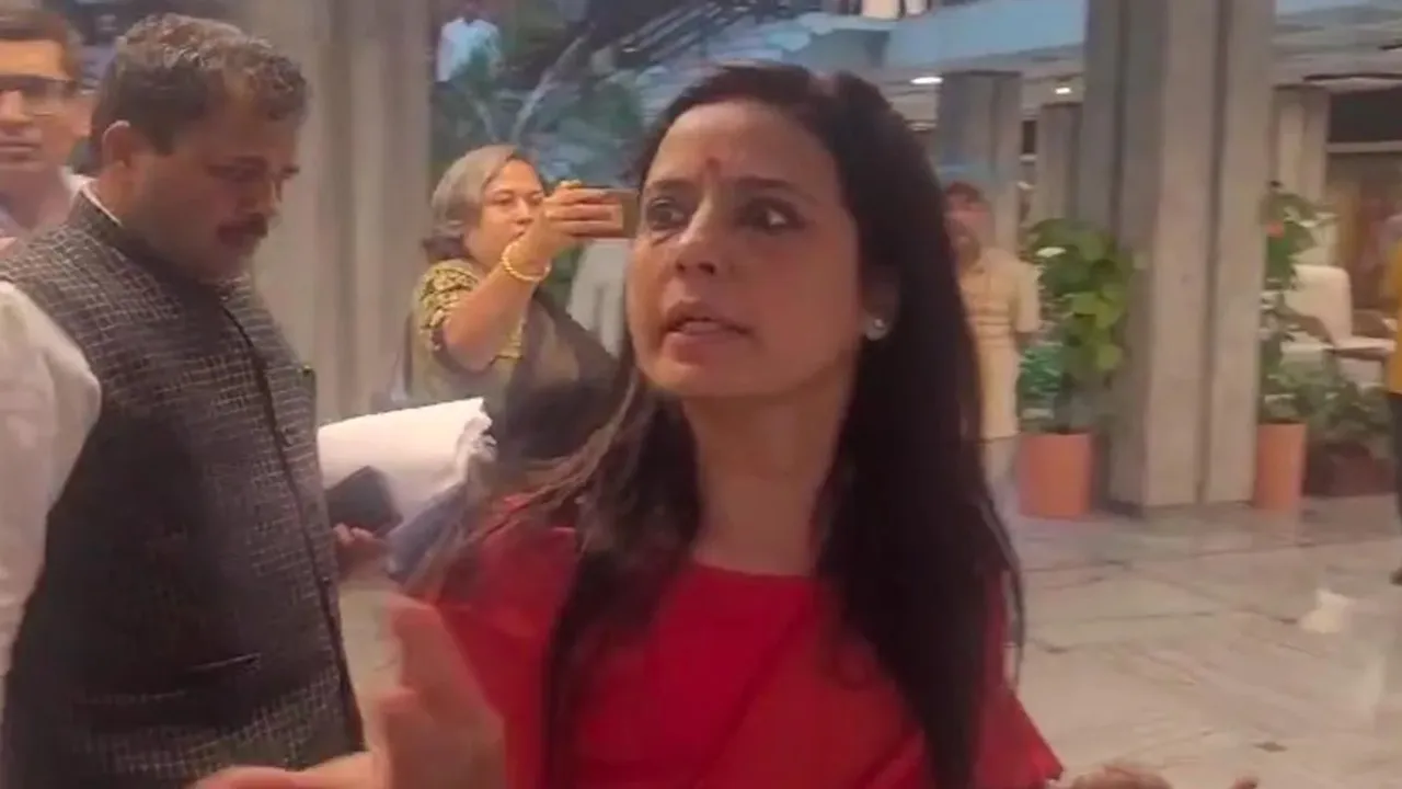 Unethical personal question Mahua Moitra storms out of Ethics panel meet , 'অনৈতিক ও ব্যক্তিগত প্রশ্ন', ঝড় তুলে এথিক্স কমিটি থেকে ওয়াকআউট তৃণমূলের মহুয়া মৈত্রর