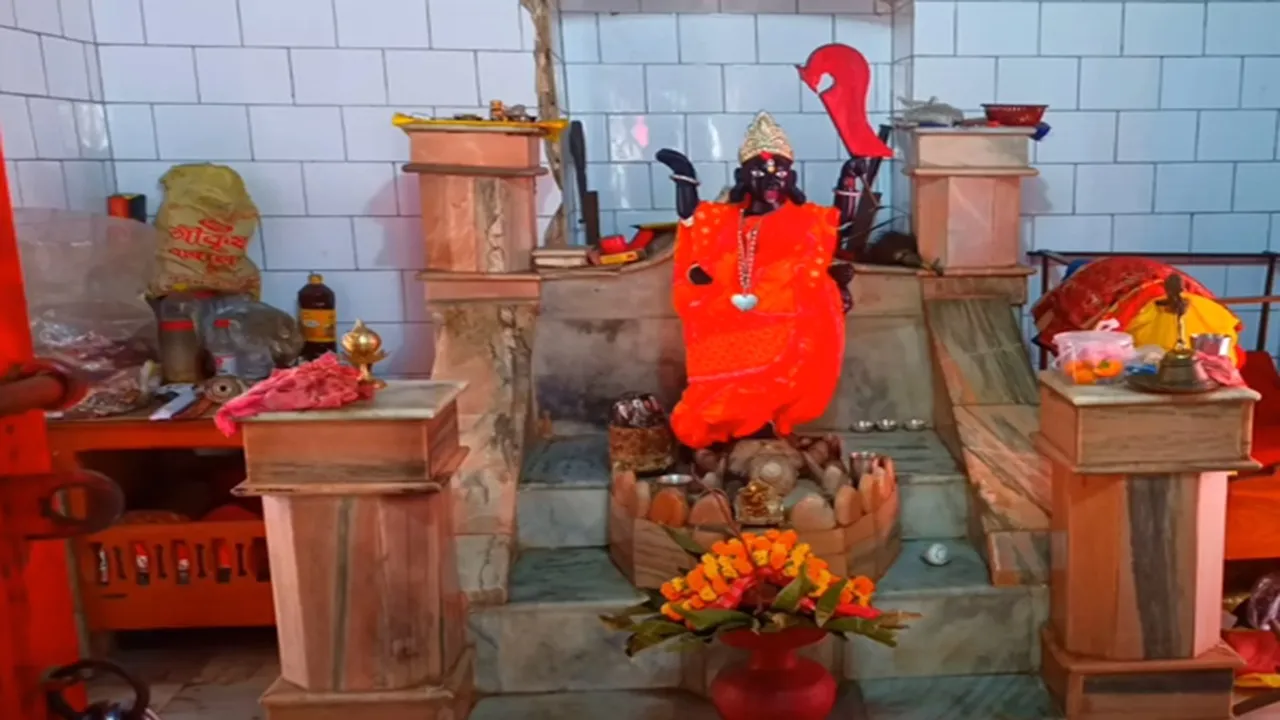 Bashirhat Jora Kali Kashtipathar Murti