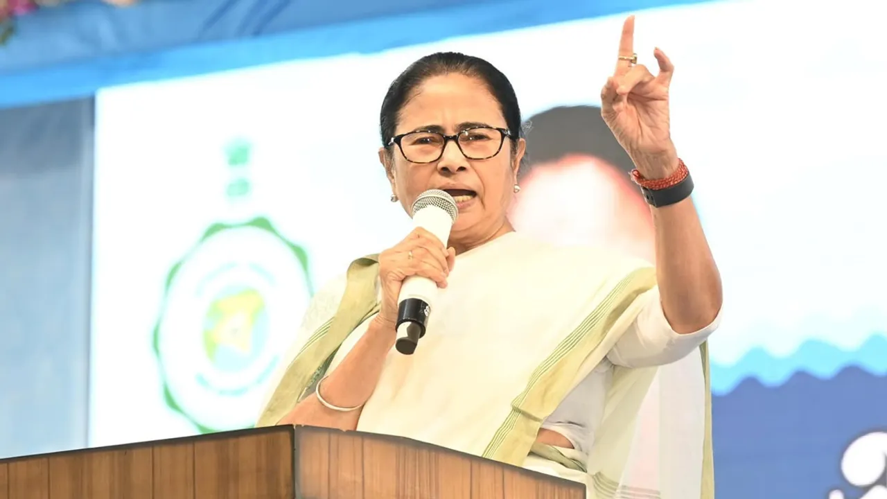 Mamata Banerjee raise voice against CAA NRC at Habra Rally Updates , 'সিএএ-তে দরখাস্ত করলেই নাগরিকত্ব বাতিল, বাঙালি বিতারণের খেলা', বোঝালেন মমতা