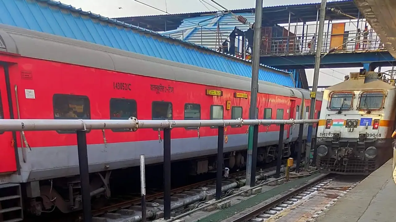 More than 50 lakh rupees were recovered from New Delhi-Howrah Rajdhani Express