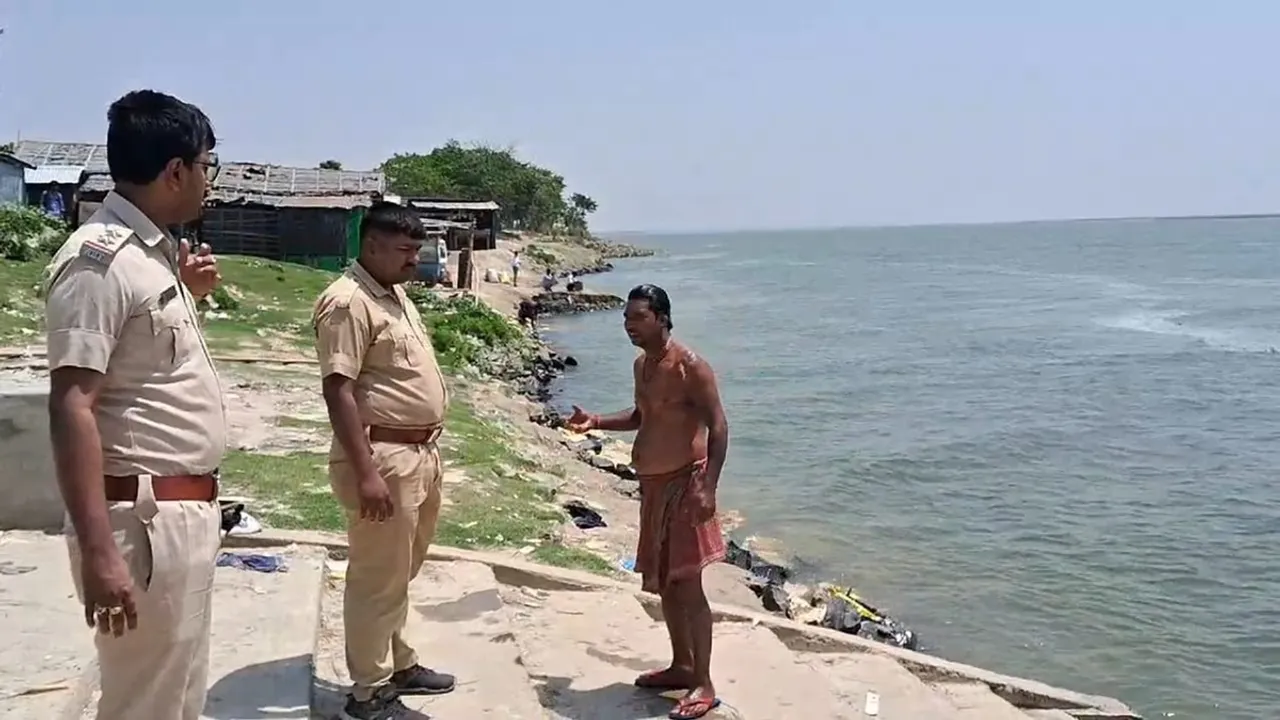 crocodile is spotted at the Ganga ghats of malda manikchak