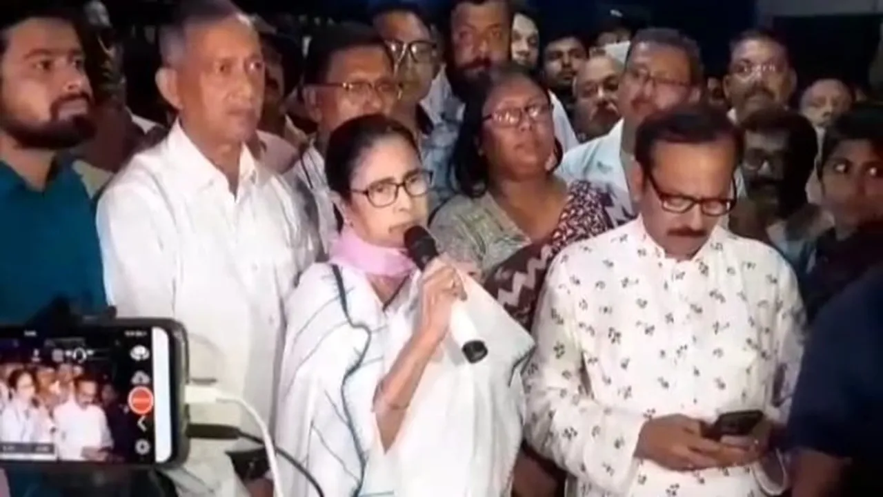 Cm Mamata Banerjee assured to stand by the storm victims in Jalpaiguri