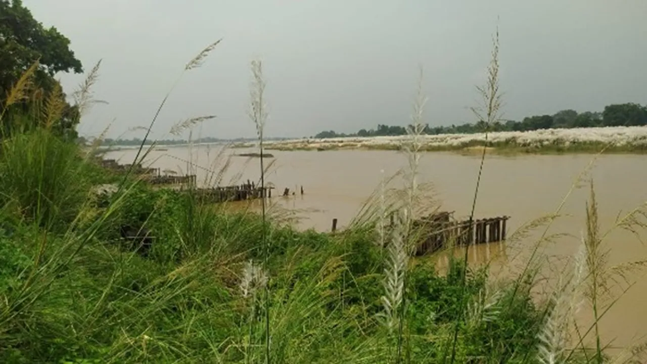 vishnu Idol recovered from ajay char in mangalkot burdwan , বিষ্ণু মূর্তি অজ নদ মঙ্গলকোট বর্ধমান