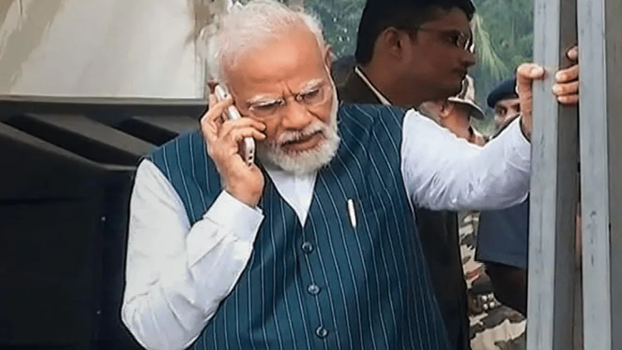 PM Modi calls Latika Halder BJP member of Baidyapur Gram Panchayat of Habibpur block for work on Lok Sabha polls 2024, লোকসভা ভোটে কাজ করার সাহত যোগাতে মালদার হবিবপুর ব্লকের বৈদ্যপুর গ্রাম পঞ্চায়েতের বিজেপির সদস্যা লতিকা হালদারকে ফোন প্রধানমন্ত্রী মোদীর