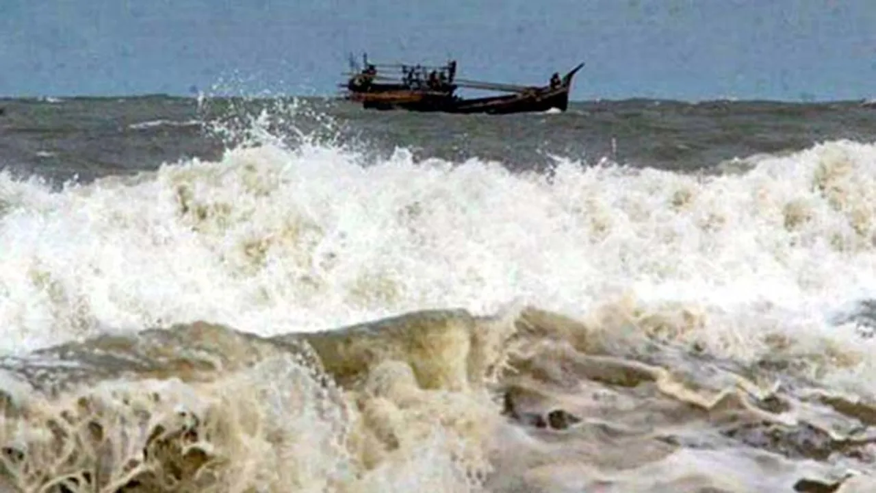 kolkata cyclone,cyclone tracker live,imd heavy rainfall,cyclone live updates,west bengal cyclone news,remal live updates