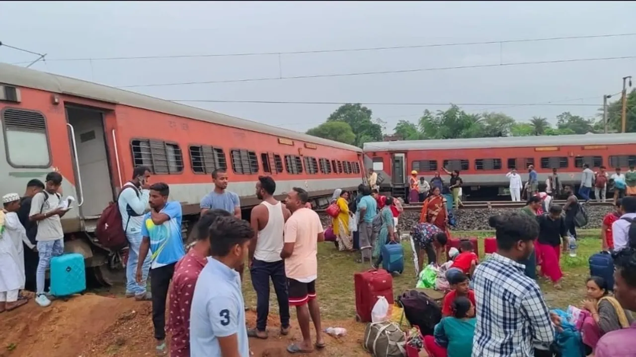 Howrah-CSMT Mumbai Mail derailed