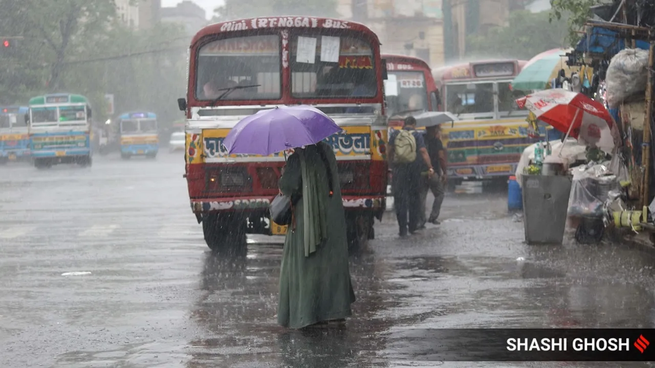 Weather Update | Kolkata Weather Forecast | IMD Weather Update, ভারী থেকে অতি ভারী বৃষ্টির সতর্কতা একাধিক জেলায়