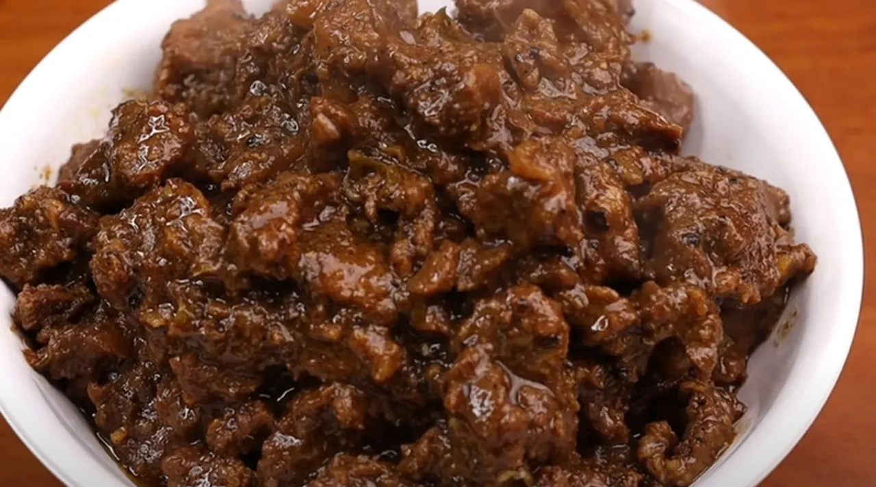 നല്ല കുരുമുളക് ചതച്ചിട്ട ബീഫ് റോസ്റ്റ്; തയ്യാറാക്കാം എളുപ്പത്തിൽ