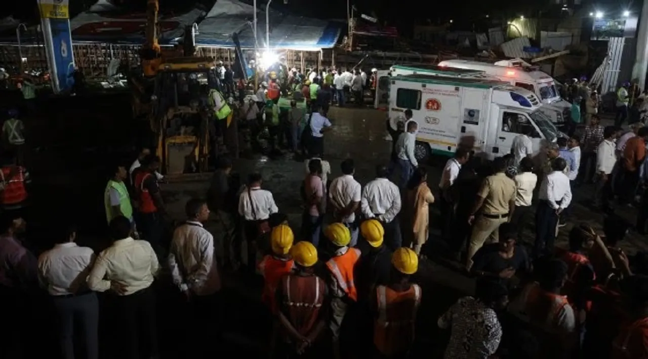 mumbai hoarding accident