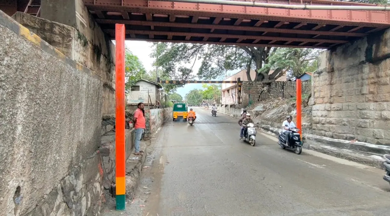 three coloured poles