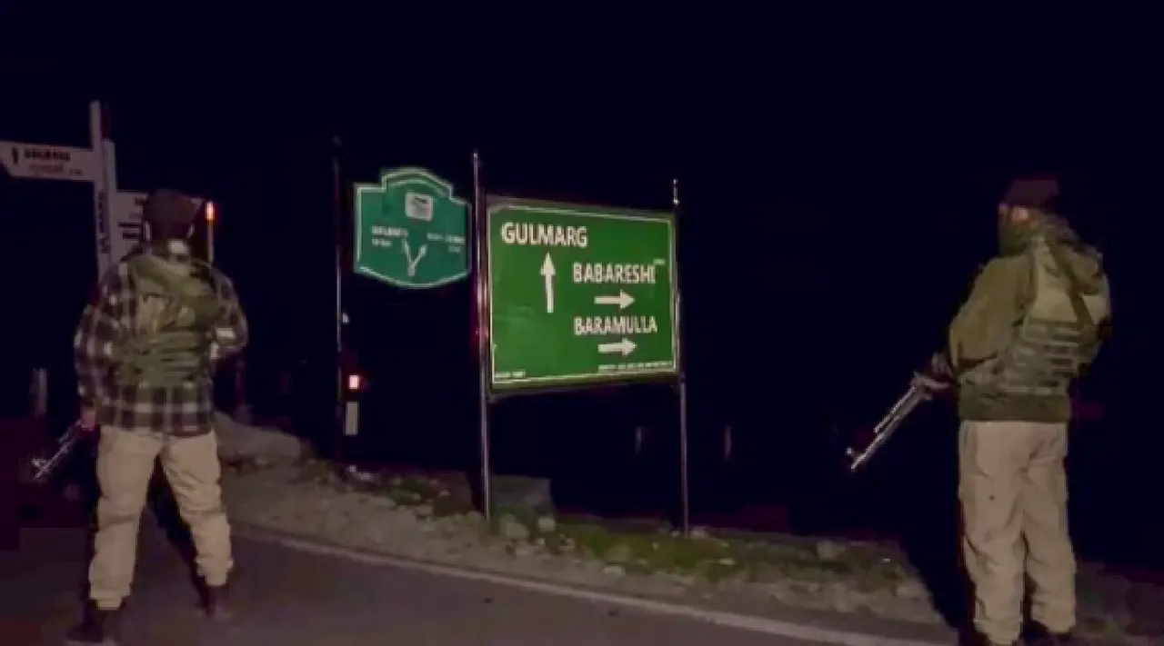 Kashmir 2 soldiers 2 porters killed in terror attack on Army convoy in Gulmarg Tamil News 