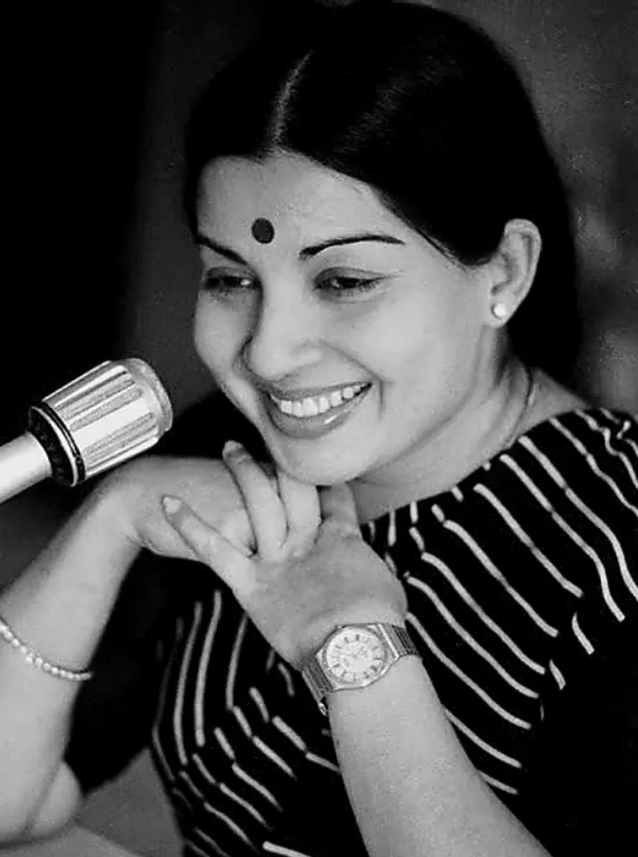 மக்களால் நான்...மக்களுக்காகவே நான்: ஜெயலலிதாவின் நினைவு நாள் இன்று!