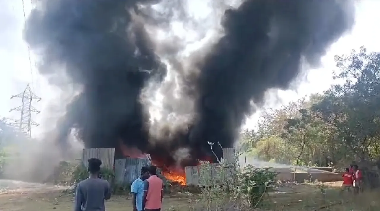 puducherry plastic godown fire accident Tamil News