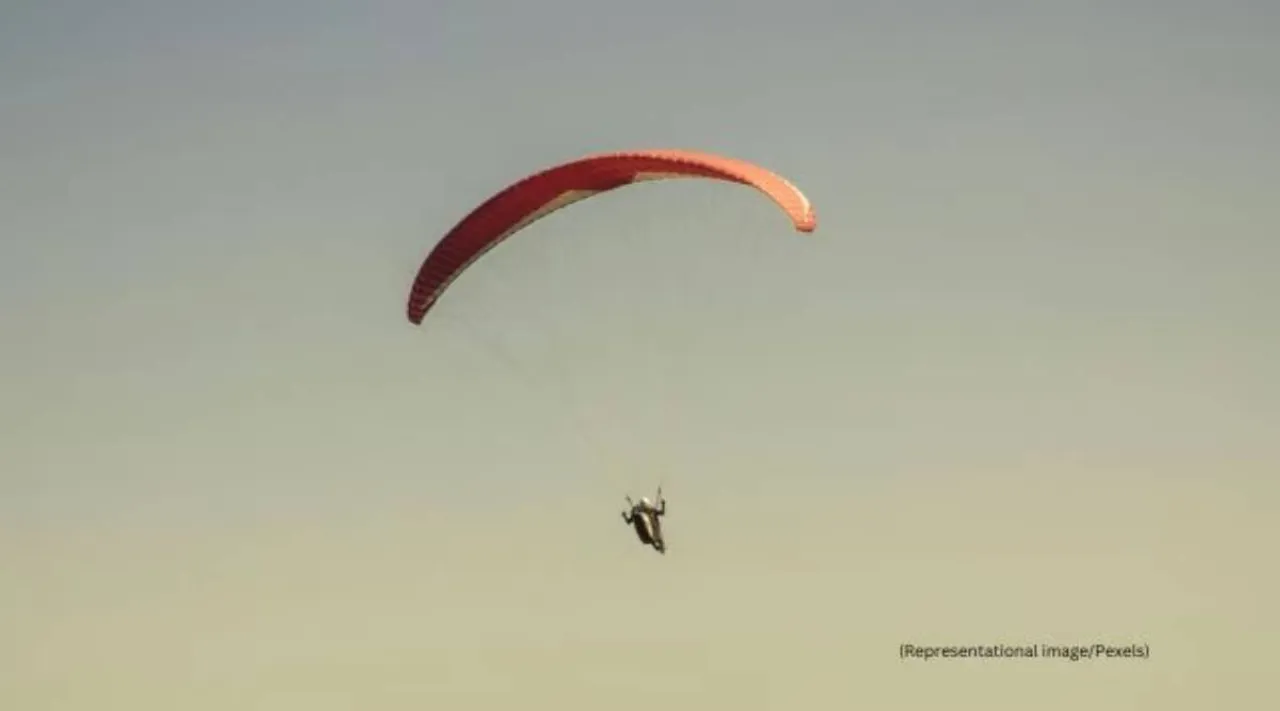 Maharashtra student paragliding