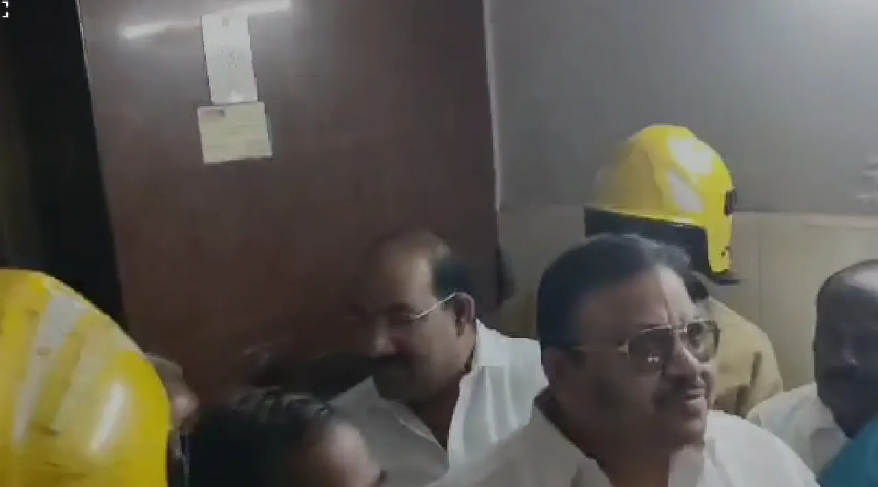 cuddalore congress mp vishnu pradad others trapped in lift at vadalur Tamil News