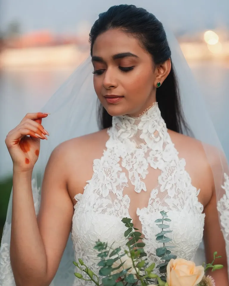 சூரிய அஸ்தமனத்தில் நாங்கள்... கீர்த்தி சுரேஷ் கியூட் வெட்டிங் க்ளிக்ஸ்!