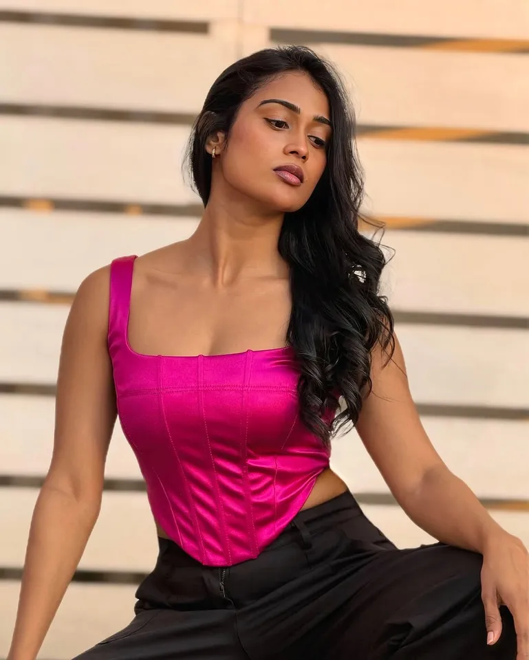 கம்பு சண்டைக்கு தயாராகிவிட்டாரோ? பிக்பாஸ் பிரபலம் வைரல் க்ளிக்ஸ்