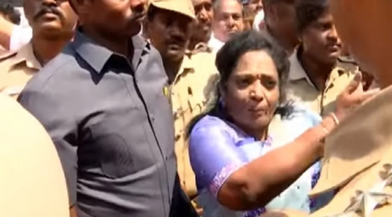 tamilisai protest