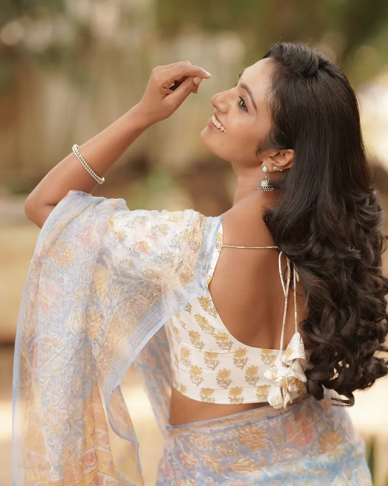 டிரான்ஸ்ப்ரண்ட் சேலையில் சிஸ்டர்: சக நடிகை கமெண்ட் பாருங்க; ரீசன்ட் க்ளிக்ஸ்!