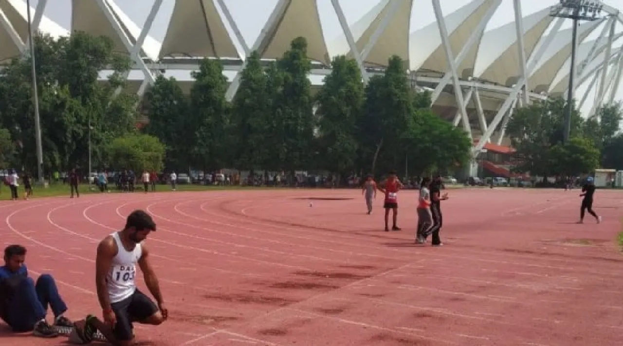 Railway athlete bib Switch New Delhi Marathon doctor ban Tamil News  