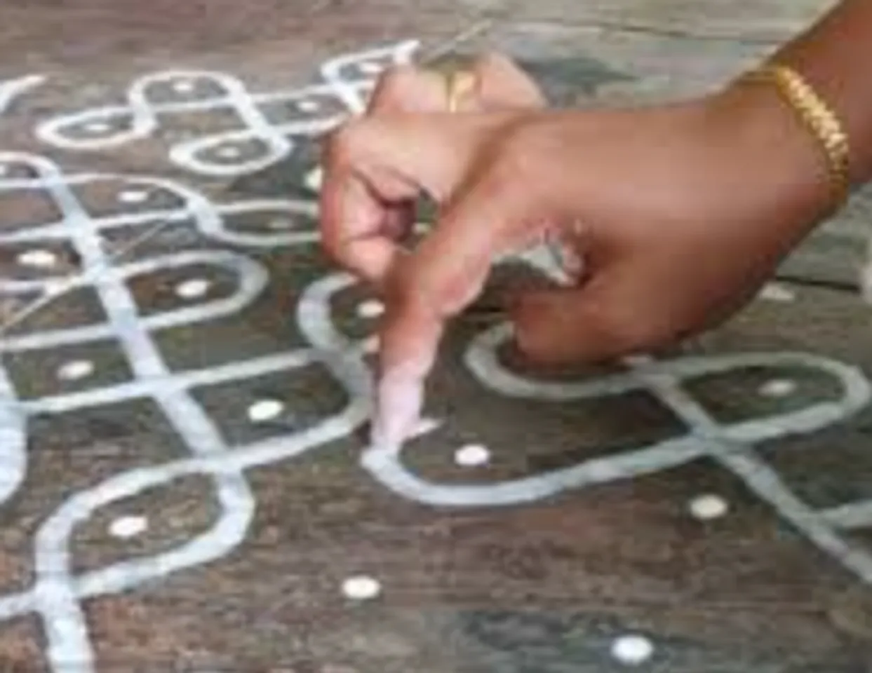 pacharisi maavu kolam
