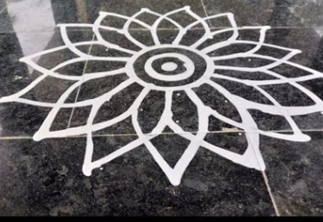 pacharisi maavu kolam