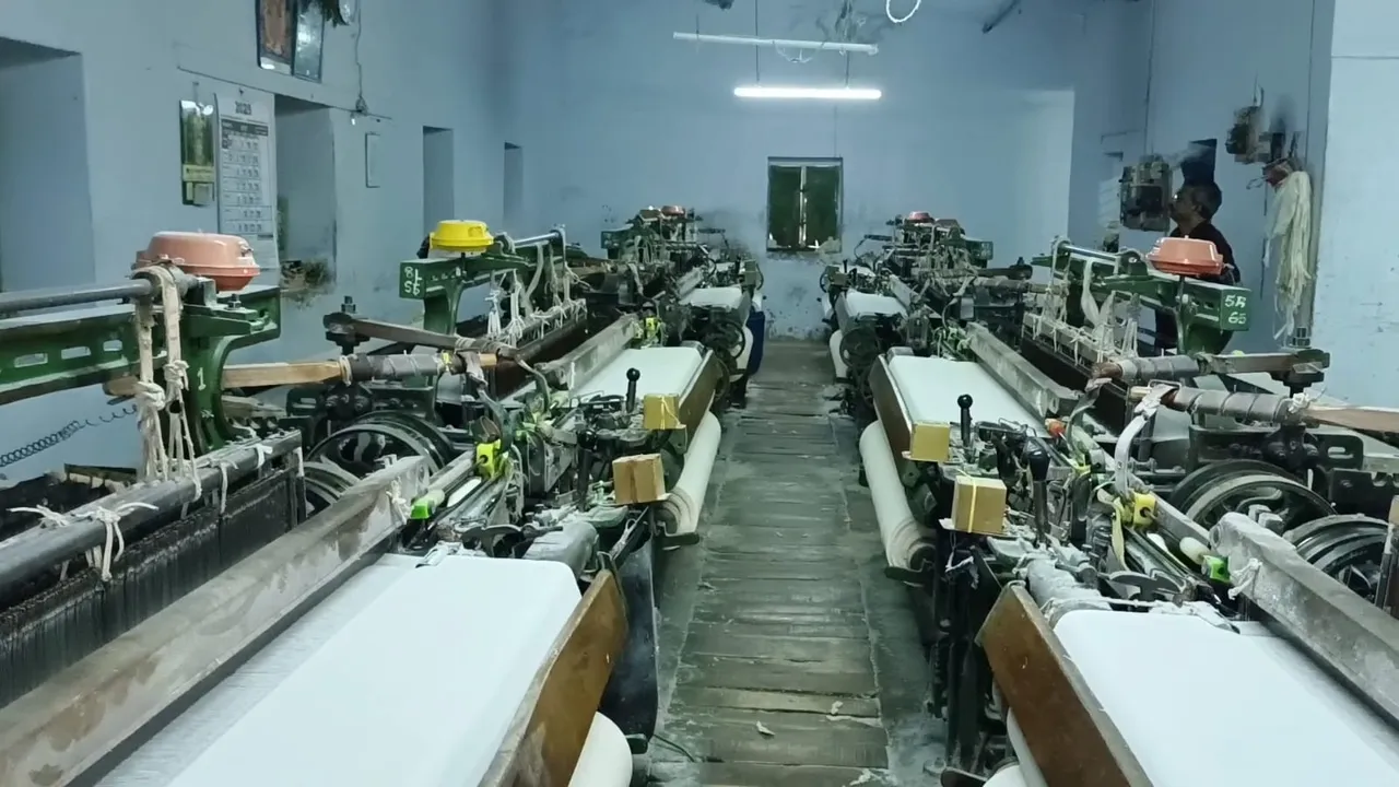 power loom workers strike 