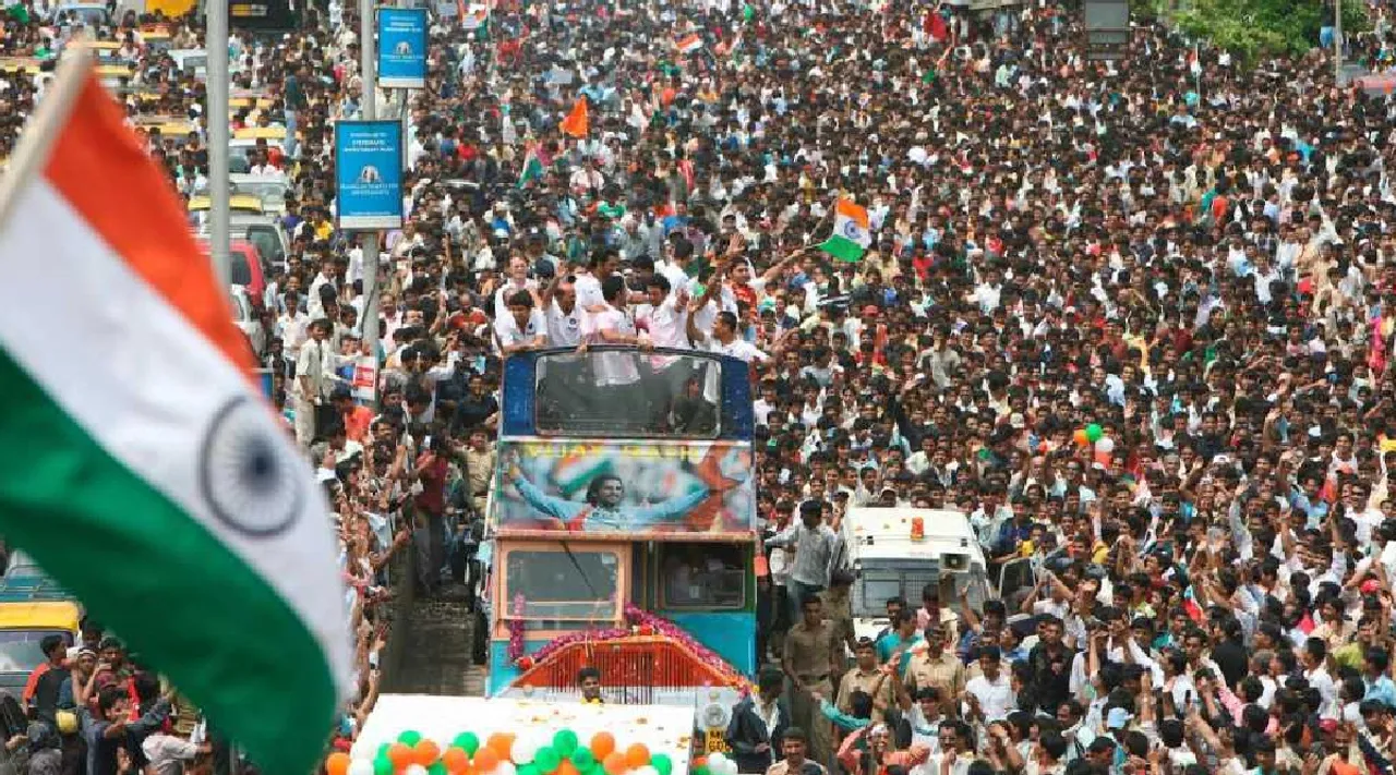 Open top bus parade for T20 World Cup winning indian cricket team in Mumbai on Thursday evening BCCI Tamil News 