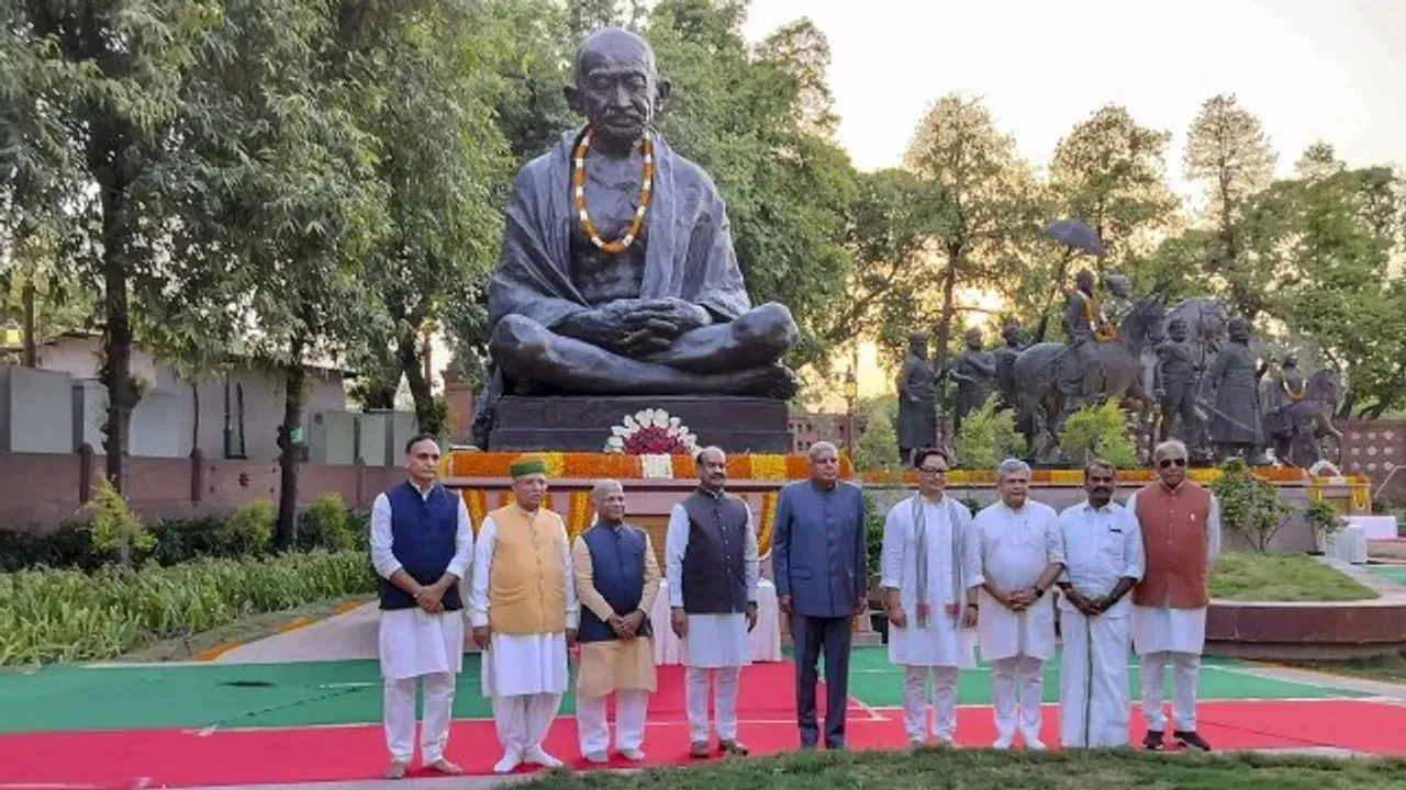 Gandhi ambedkar statues