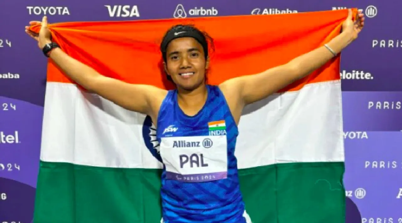  Preethi Pal  Paris Paralympics 2024 life threatening conditions won two bronze medal in sprint Tamil News 