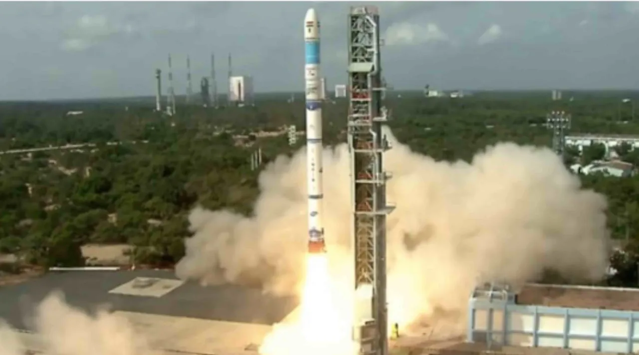 ISRO launches third SSLV D3 EOS 08 carrying Earth Observation Satellite from Sriharikota Tamil News 