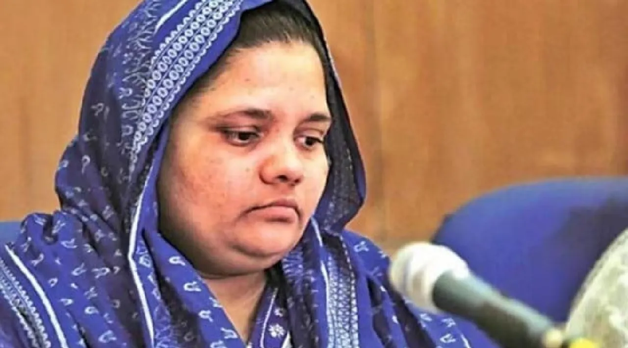 Supreme Court dismisses plea by convicts seeking time to surrender in Bilkis Bano case Tamil News 