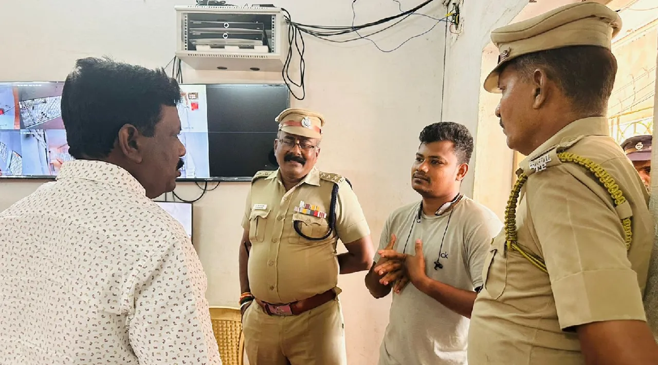 Villupuram MP Ravikumar complaints to dist collector about CCTV cameras malfunction Tamil News 