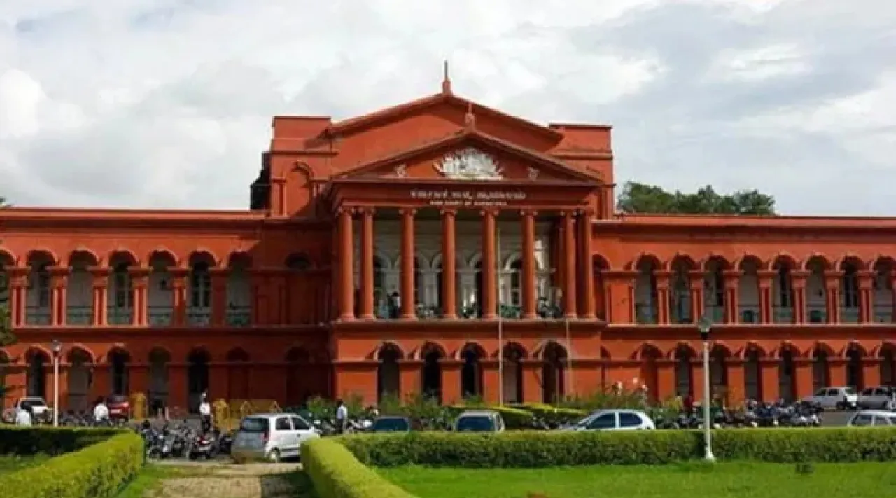 Karnataka HC suspends live streaming for playing Obscene videos Tamil News 