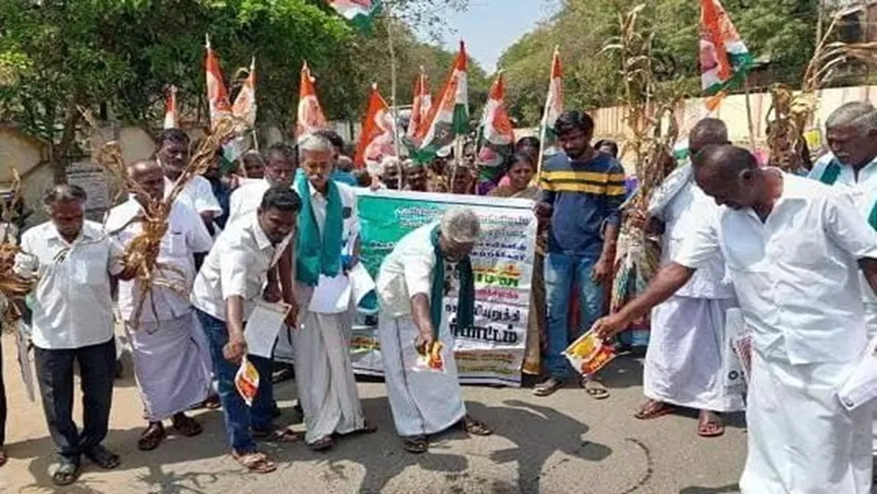 Farmers protest by pouring palm oil on the ground in Trichy