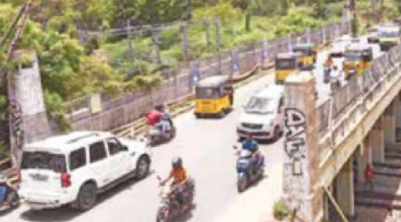 Trichy Junction old bridge closure from tomorrow Alternative routes announced by dist collector Tamil News 