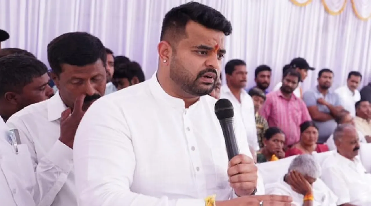  sex scandal MP Prajwal Revanna expelled from JD S Tamil News 