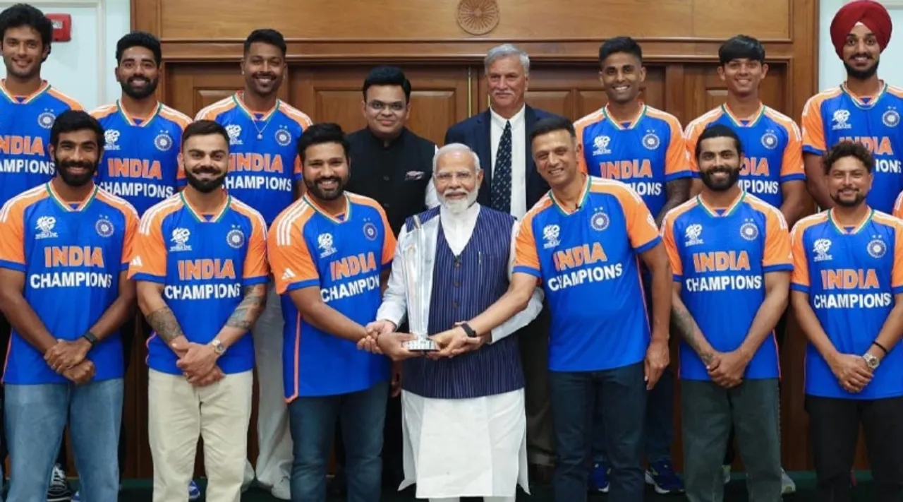 PM Narendra Modi Decides Against Touching T20 WC Trophy Gesture Wins fans Hearts Tamil News 